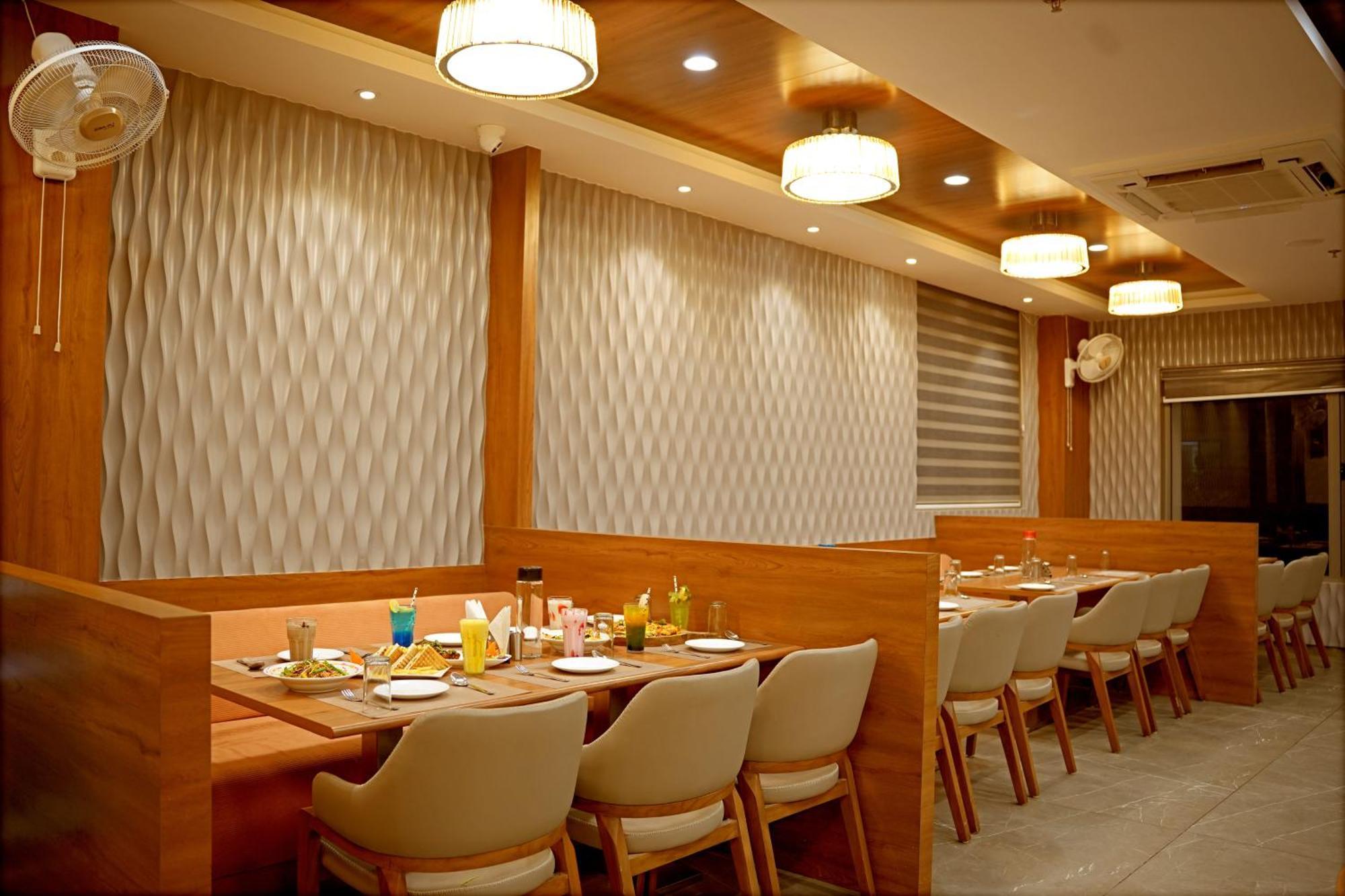 The Sky Imperial Hotel Kailash Jāmnagar 外观 照片