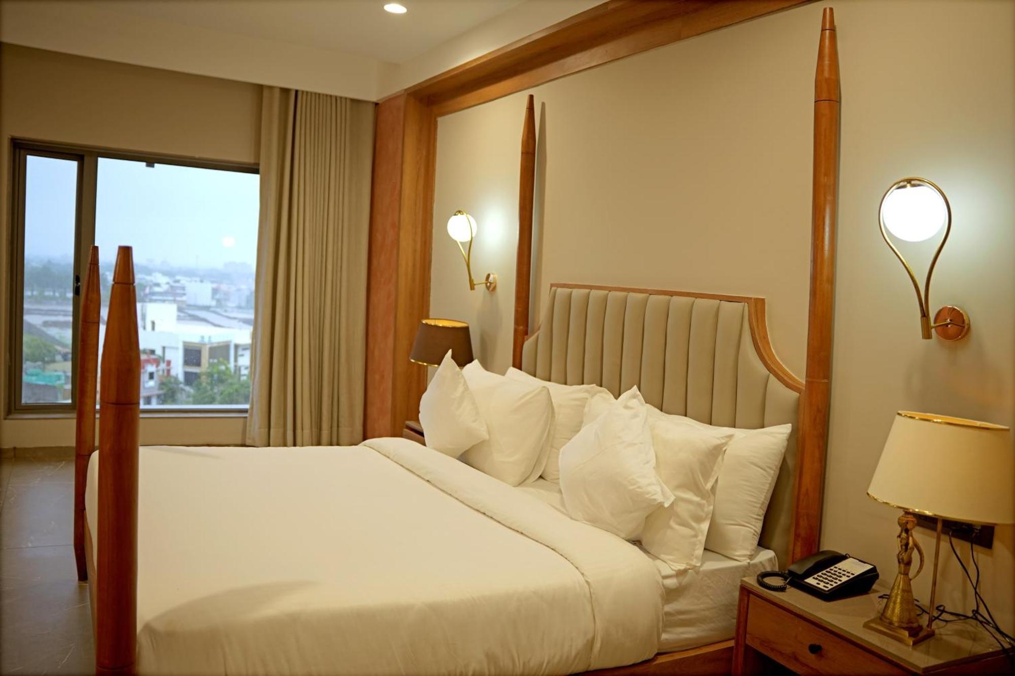 The Sky Imperial Hotel Kailash Jāmnagar 外观 照片