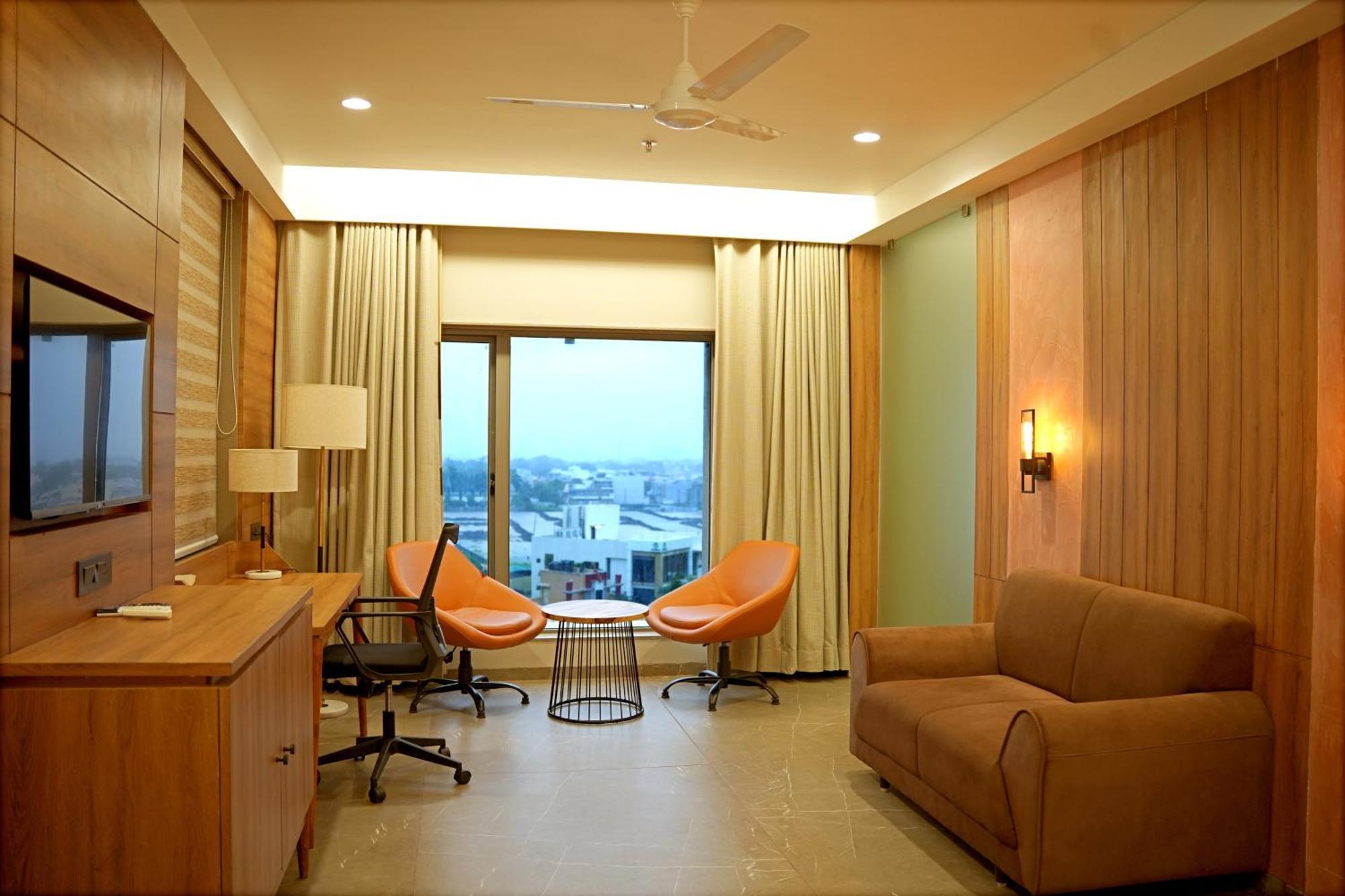 The Sky Imperial Hotel Kailash Jāmnagar 外观 照片